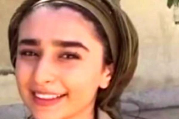 ملیکا پارسادوست کیست؟