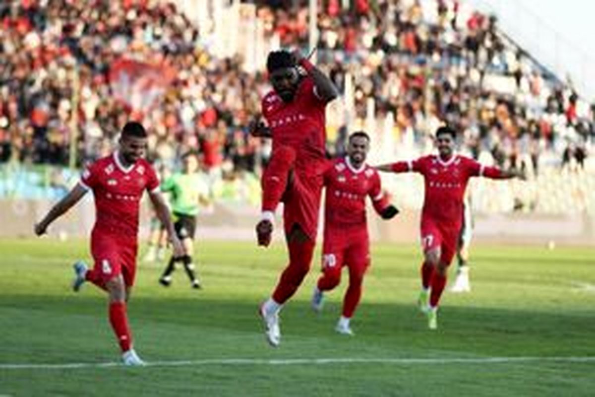 پرسپولیس صدر جدول را از سپاهان پس گرفت 