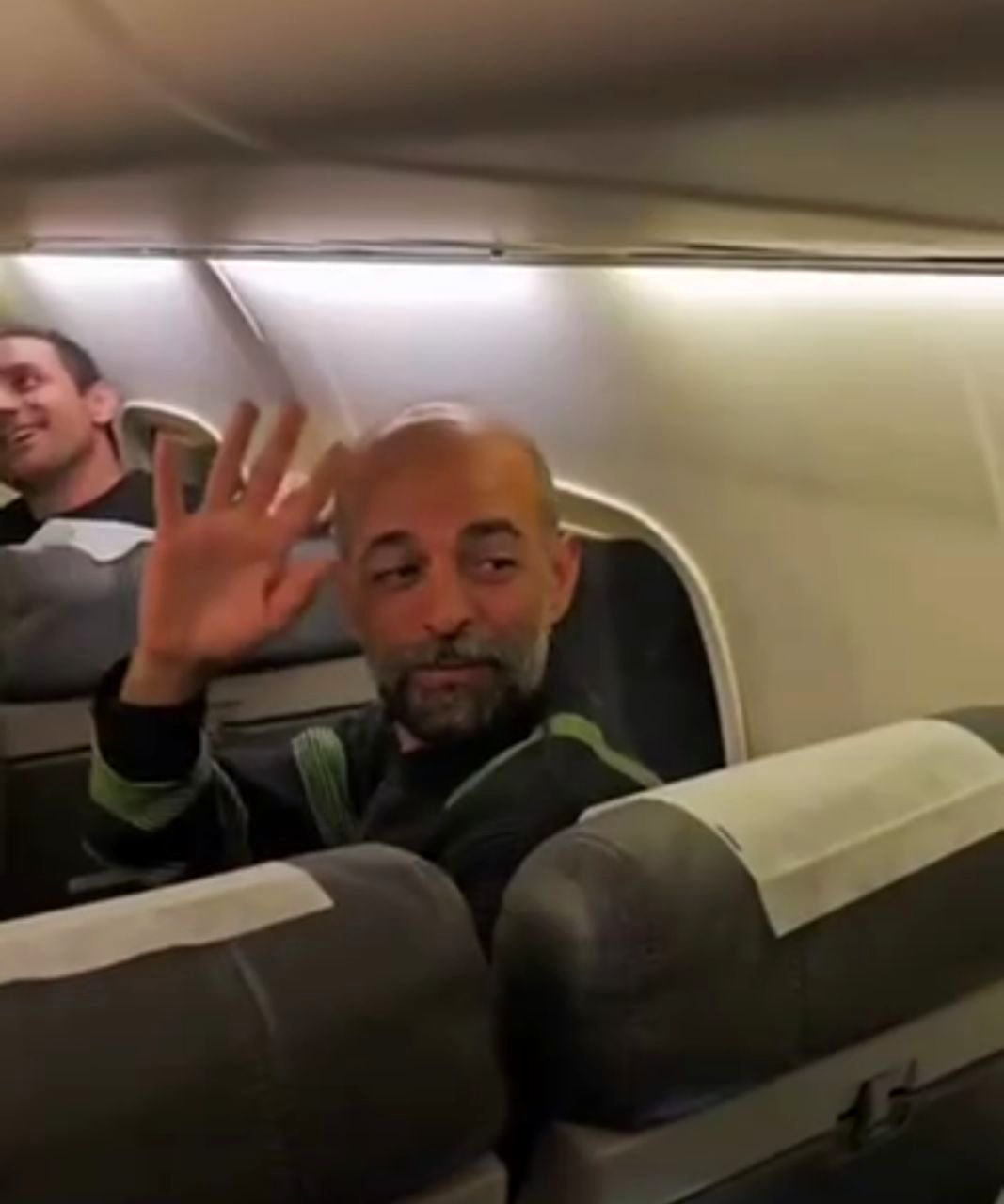 ببینید/ جشن تولد متفاوت محرم نویدکیا با کیک بدون شمع روی آسمان