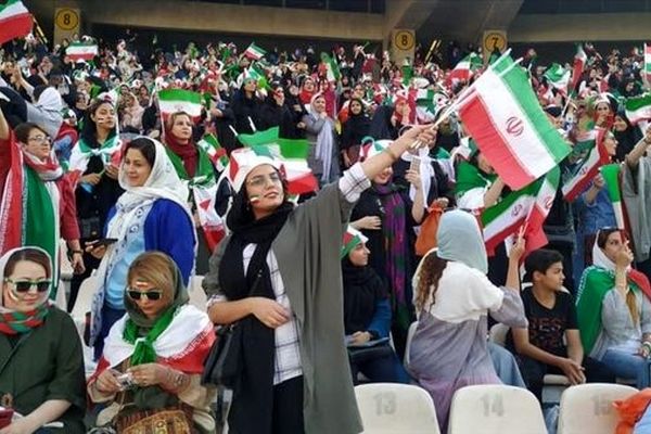 ببینید/ فردوسی‌پور: چطور در مراسم مذهبی خانم و آقا کنار هم در ورزشگاه می نشینند اما برای فوتبال نمی شود؟!