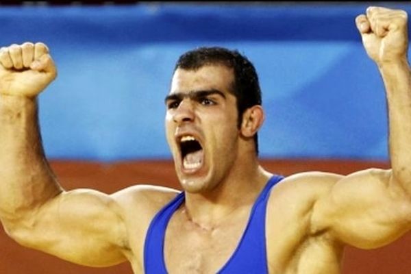 ببینید: داستان تلخ خودکشی قهرمان کشتی در زندان