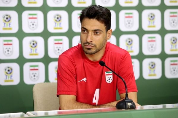 ژست شجاع خلیل‌زاده در هواپیما با ساعت ٣ میلیارد تومانی