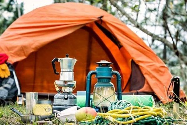 با شروع تابستان، کمپینگ‌ محبوب‌تر از همیشه؛ چه تجهیزاتی لازم داریم؟