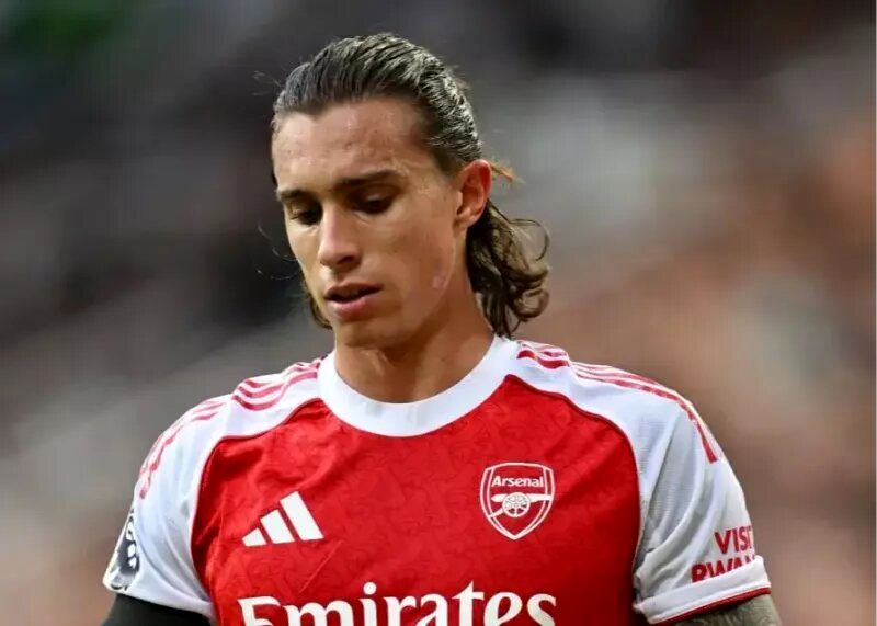 مُچ‌گیری داور مانع حوله دزدی ستاره آرسنال شد/ عکس 