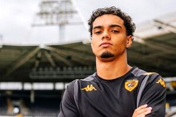 پسر رونالدینیو از زیر سایه پدر جدا می‌شود