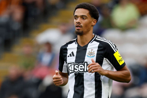 مدافع نیوکاسل پای امضای قرارداد با پرسپولیس