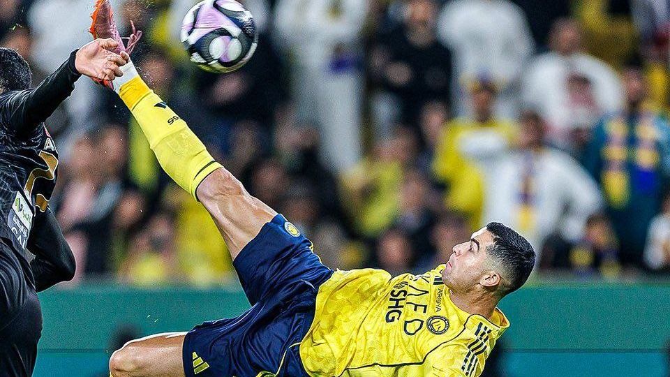 گل آکروباتیک و زیبای کریس رونالدو در ۴۰ سالگی