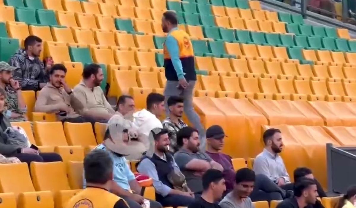 عجیب اما واقعی، حضور تعدادی از هواداران آقا در آزادی!