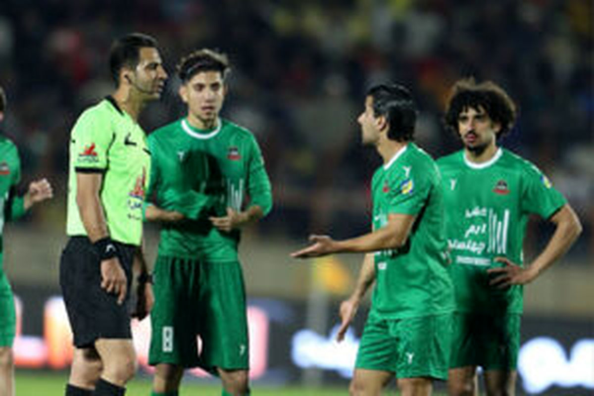 حمله به ماشین داور بازی شمس‌آذر - پرسپولیس