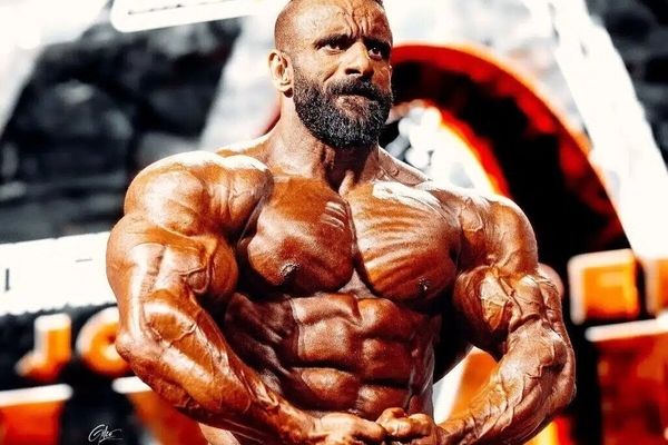 هادی چوپان برای سومین‌بار نایب قهرمان مستر المپیا شد/ او عنوان قهرمان مردمی مستر المپیا 2025 را کسب کرد/ ویدئویی از فیگورهای انفرادی او در فینال

