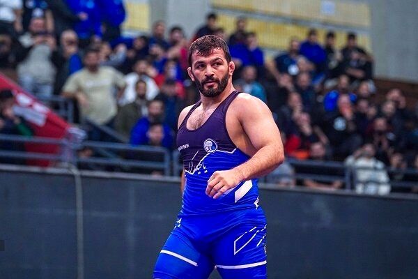 لایک عجیب حسن یزدانی در اینستاگرام!