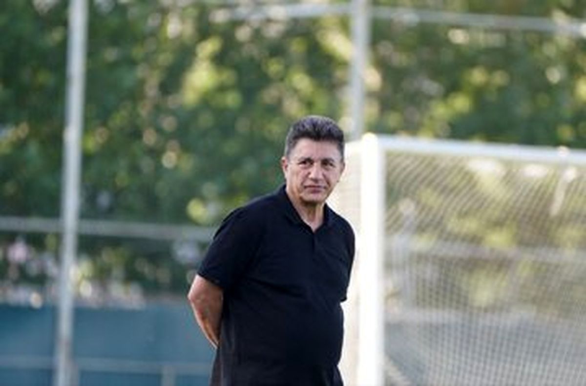 سفر در زمان/ عکس زیر خاکی از امیر قلعه نویی با کروات در جشن تولد