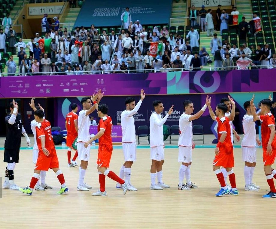 اشتباه تلویزیون تاجیکستان در نمایش پرچم ایران!/ عکس 