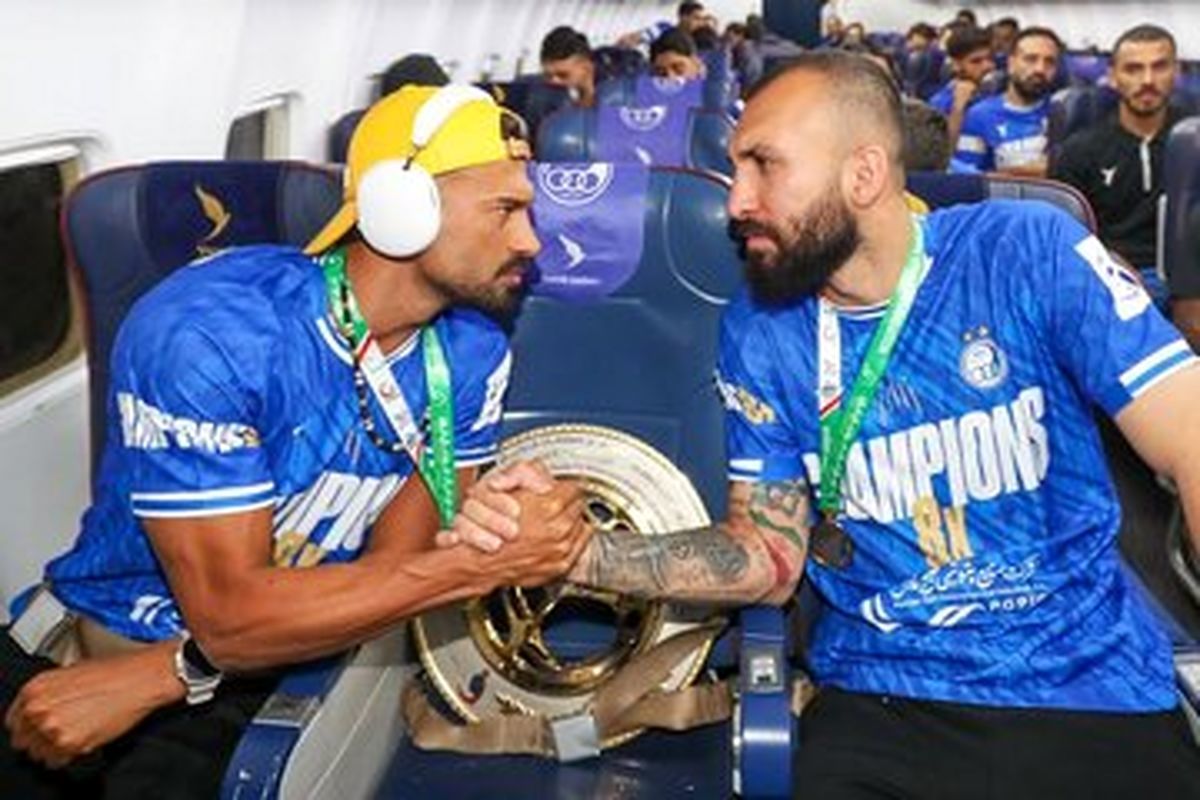 ژست خاص استقلالی‌ها با جام قهرمانی/ رامین و روزبه متحد شدند
