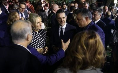 حضور علی دایی در روز ملی اسپانیا در اقامتگاه سفیر این کشور در تهران/ تصاویر