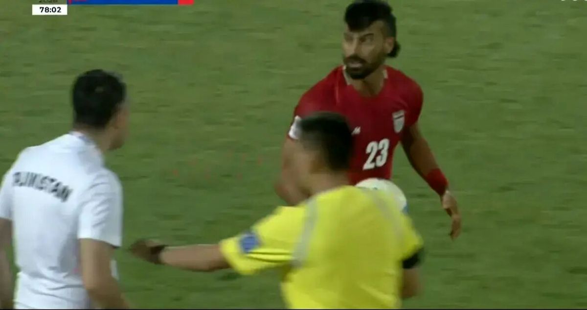 چشم غره ترسناک رامین رضاییان به مربی تاجیکستان/ عکس 