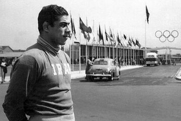 ویگن در کنار غلامرضا تختی در یک مراسم خصوصی؛ اوایل دهه ۴۰/عکس