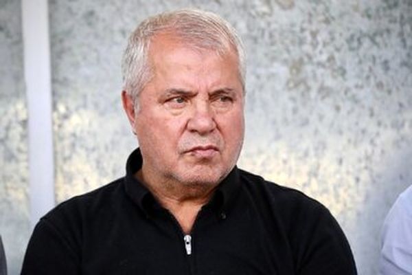 پروین و آقای خواننده با لباس ۶ تایی‌های پرسپولیس