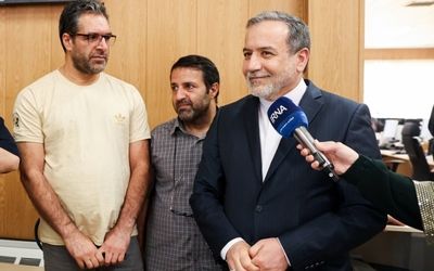 عراقچی: تیم ملی فوتبال صعود کند، ویزای آمریکا با ما/ بعید می‌دانم ویزا ندهند، این یک آبروریزی بزرگ برای دولت آمریکا است