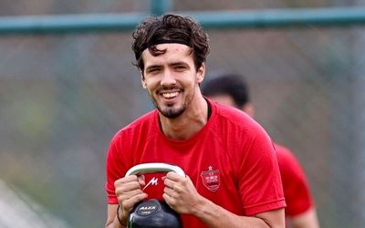 ضربه آزاد تماشایی و شادی در آغوش باقری/ گل اول پرسپولیس به تراکتور توسط مارکو باکیچ در دقیقه 90+7