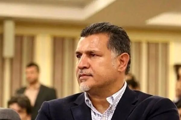 علی دایی و خانواده‌اش در یک مراسم عروسی