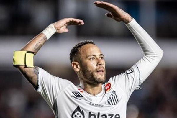 نیمار بتمن شد!