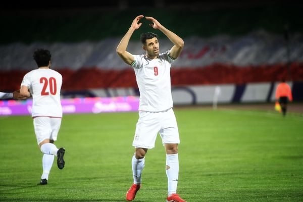 جشن صعود تمام بوشهری در رختکن تیم ملی