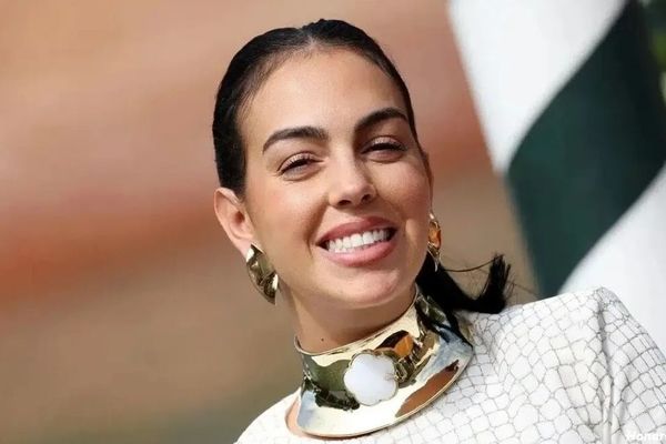 همسر رونالدو در حال خوردن غذای ایرانی/ عکس

