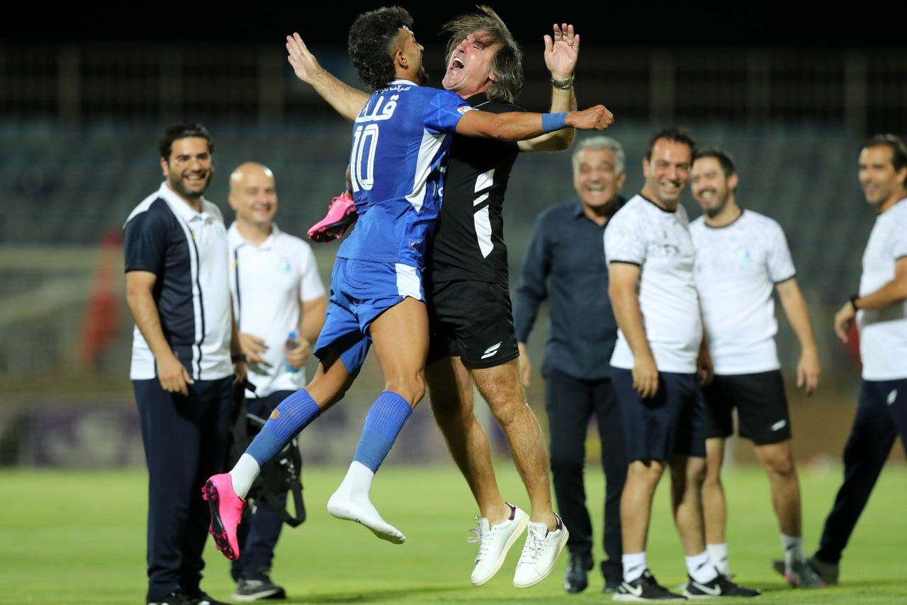 آشتی‌کنان رضاییان و ساپینتو در تمرین استقلال