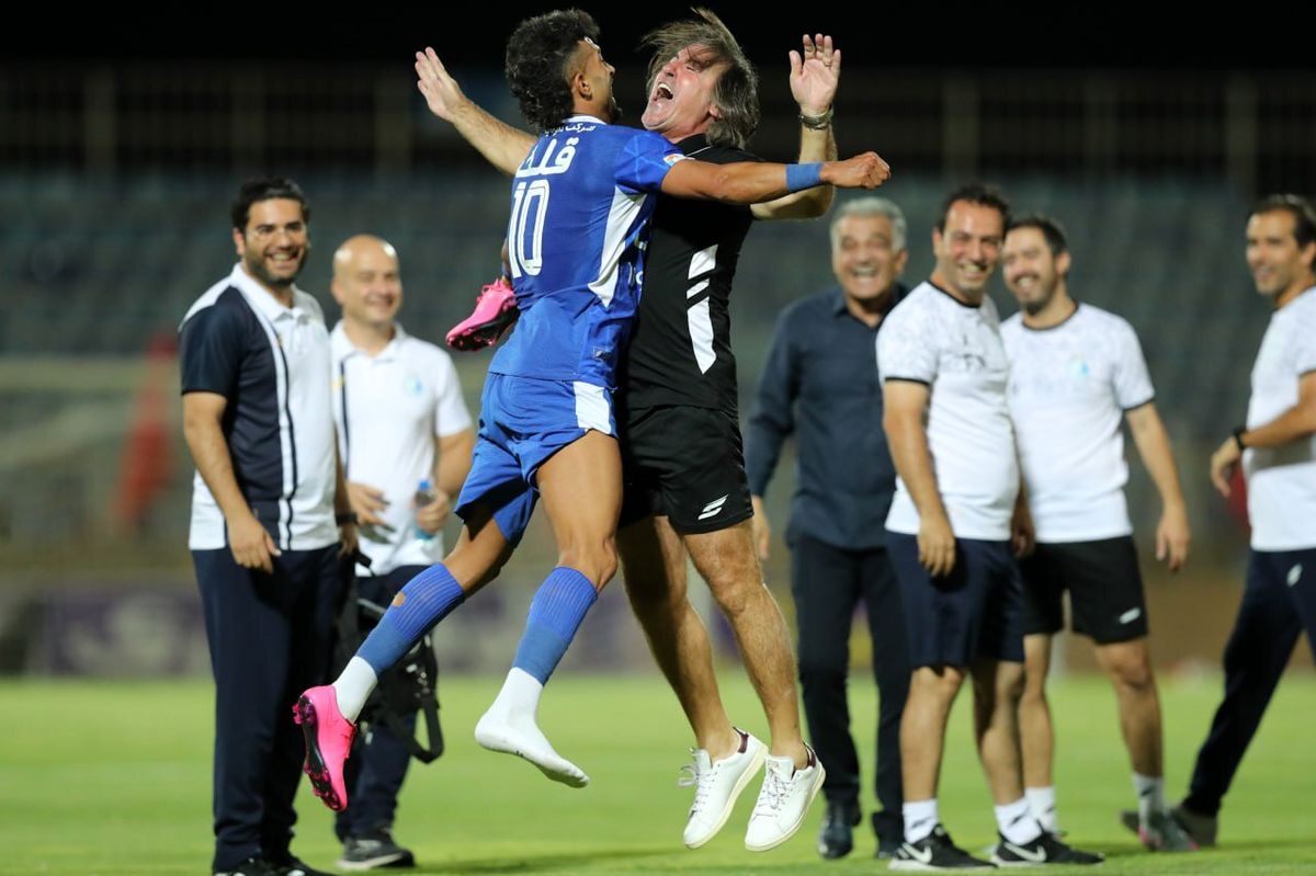 آشتی‌کنان رضاییان و ساپینتو در تمرین استقلال